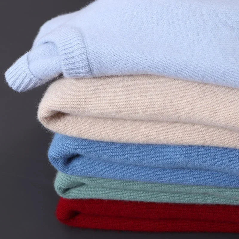 Maglioni uomo girocollo piegati in diversi colori
