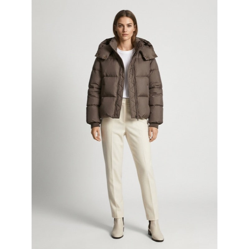 Piumino corto oversize da donna con collo alto marrone