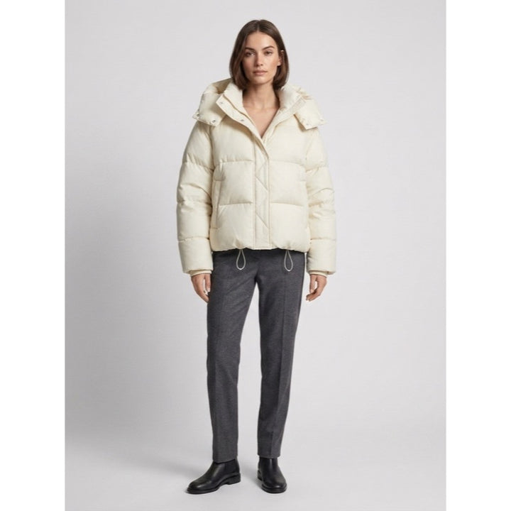 Piumino corto oversize da donna con collo alto beige