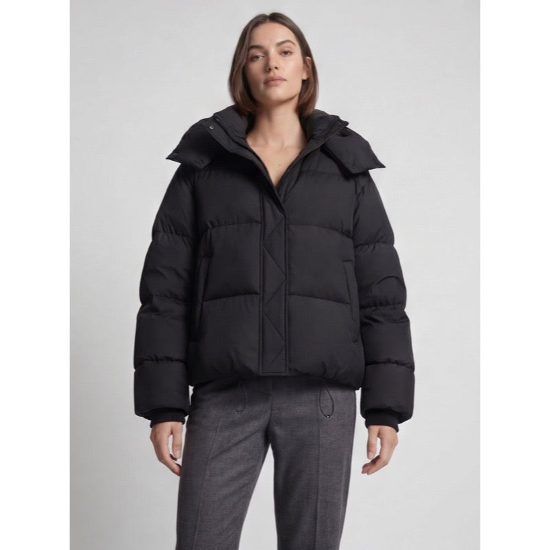Piumino corto oversize da donna con collo alto – dettaglio 3