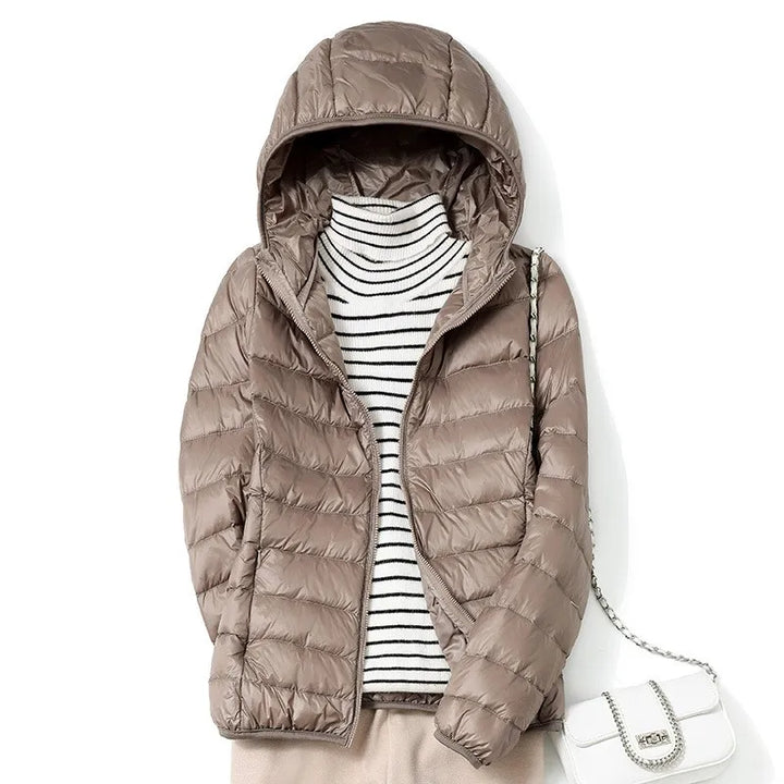 Piumino da donna beige con cappuccio appeso