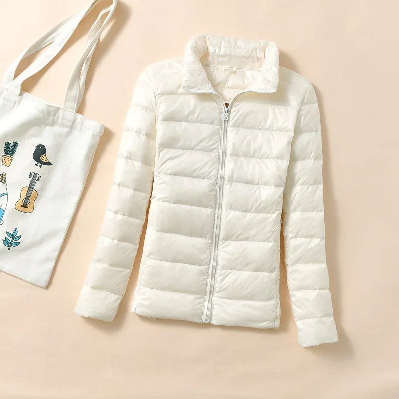 Piumino da donna bianco con collo alto – vista frontale