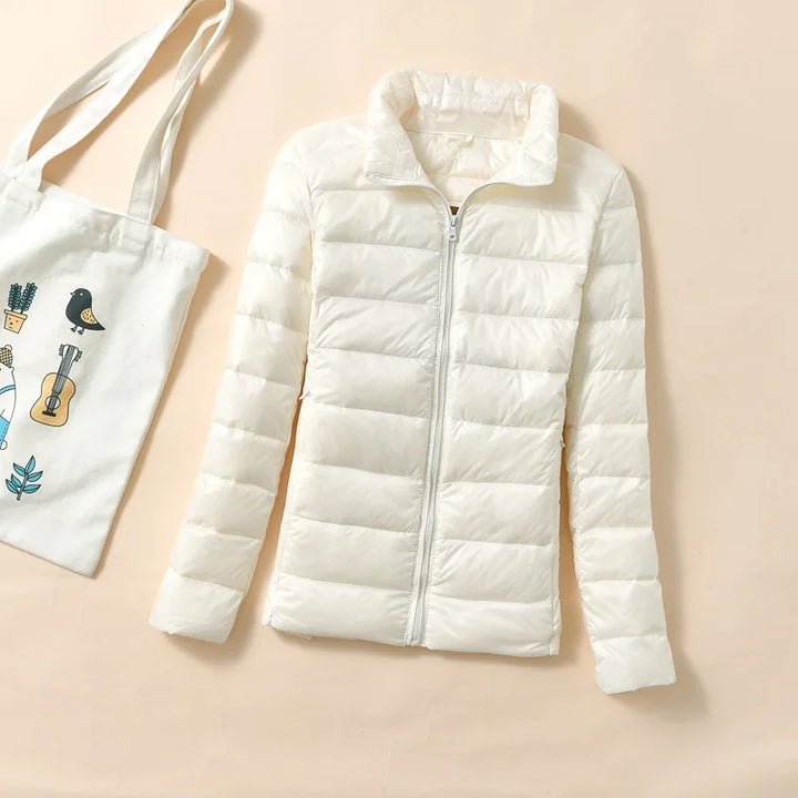 Piumino da donna bianco con collo alto – vista frontale