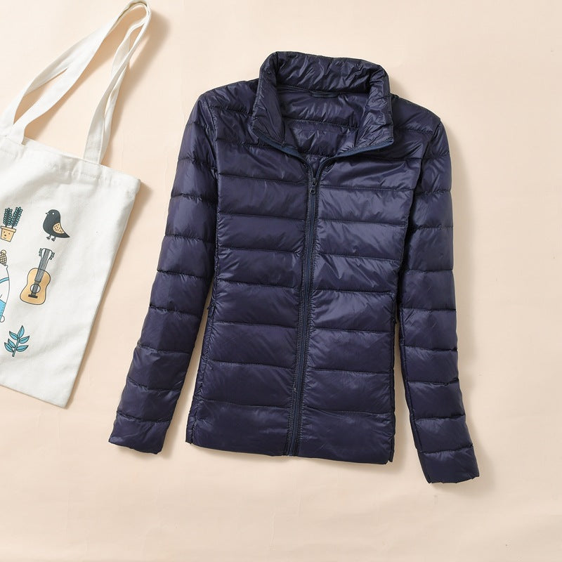 Piumino da donna blu navy con collo alto – vista frontale