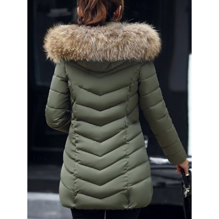 Piumino donna verde oliva – vista posteriore con cappuccio