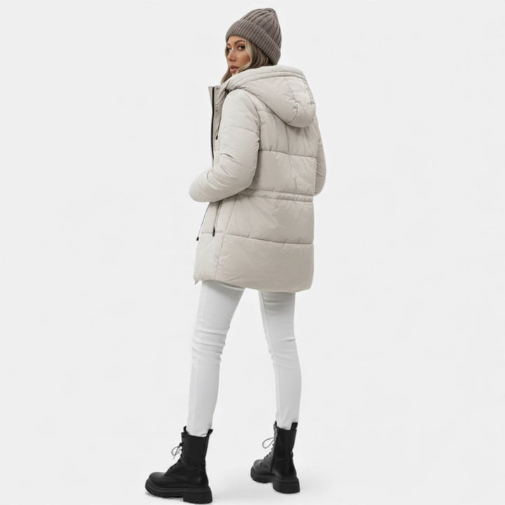 Piumino lungo da donna con cappuccio e coulisse – dettaglio 3