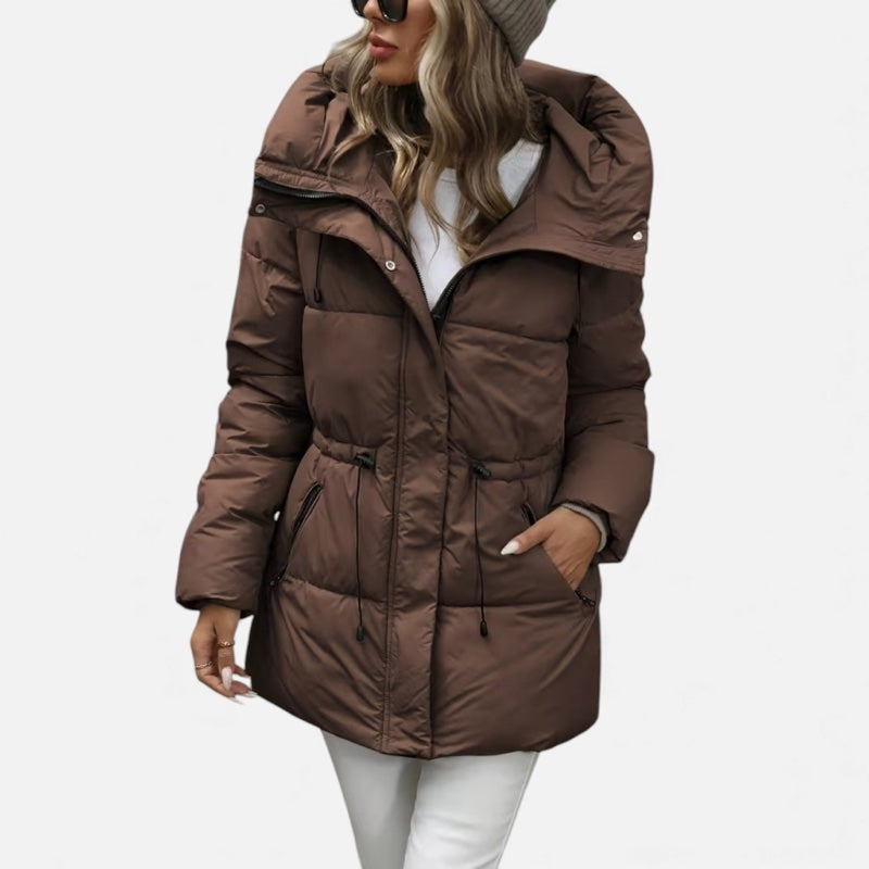 Piumino lungo da donna con cappuccio e coulisse – dettaglio 5