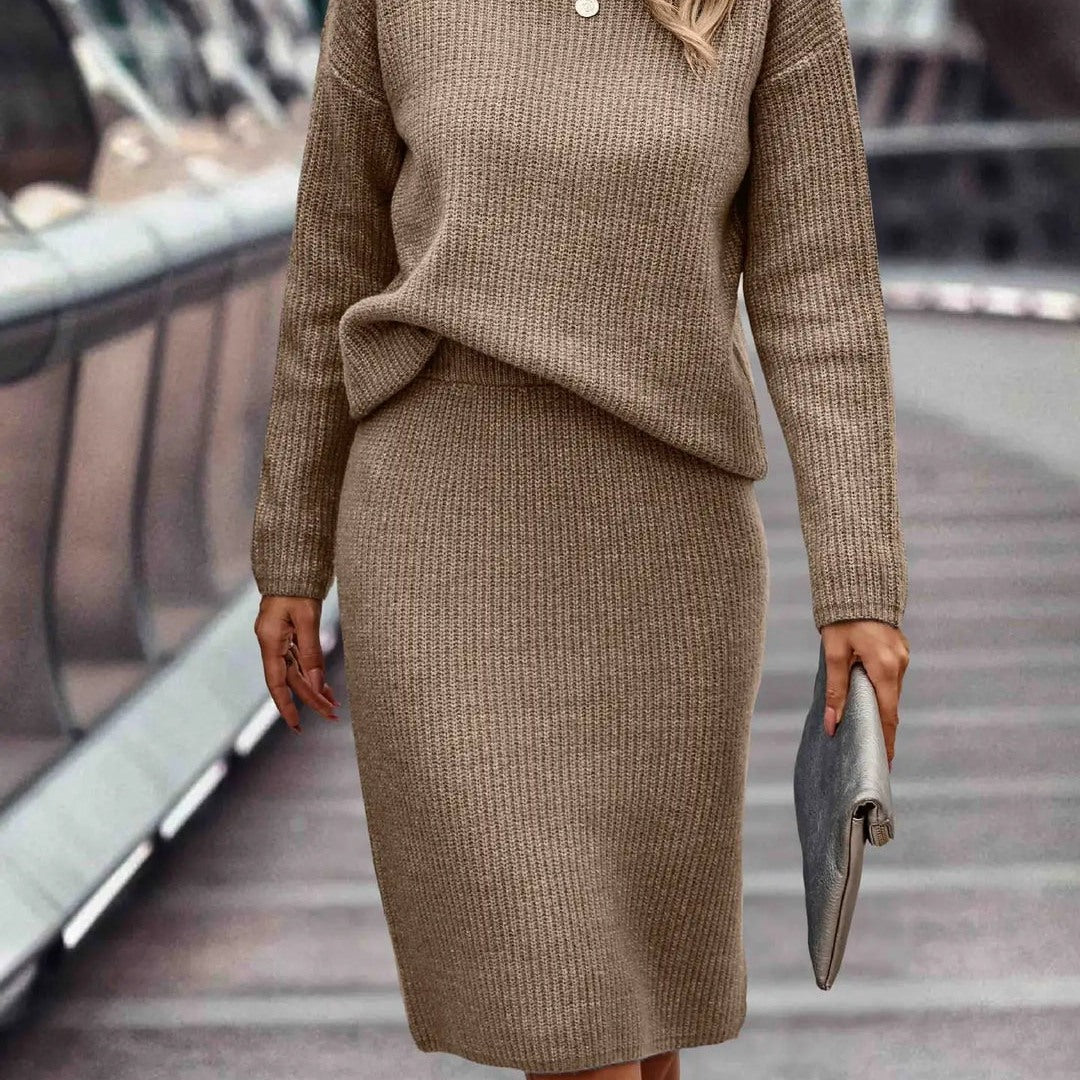 Set Donna in Maglia con Maglione a Collo Alto e Gonna Midi in beige