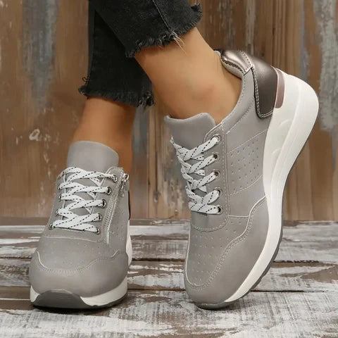 Sneakers da donna con lacci per uso quotidiano