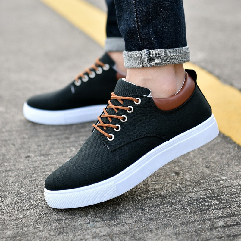 Sneakers da uomo con lacci per uso quotidiano