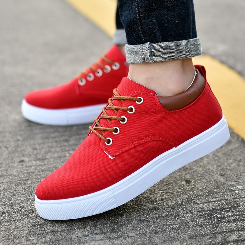 Sneakers da uomo con lacci per uso quotidiano 