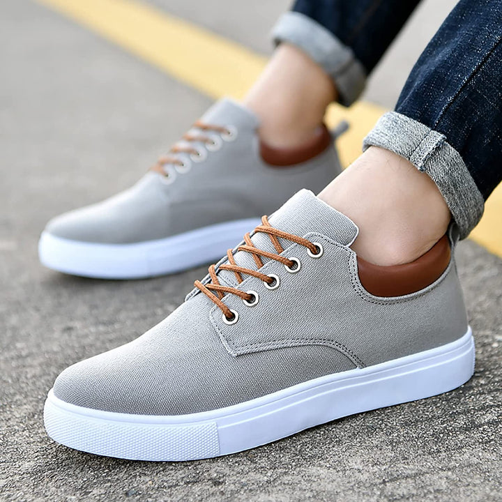 Sneakers da uomo con lacci per uso quotidiano