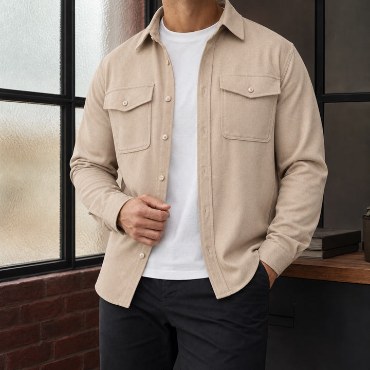 Sovracamicia da uomo con taschini sul petto beige