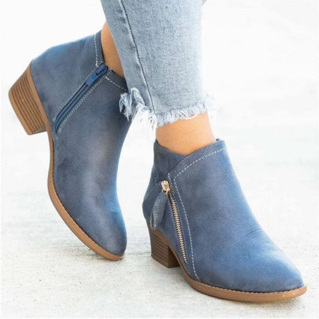 Stivaletti donna blu indossati
